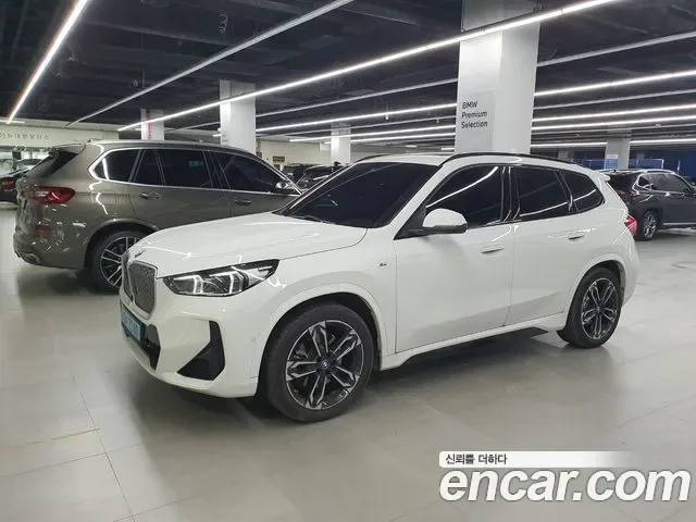 BMW Ix1 U11