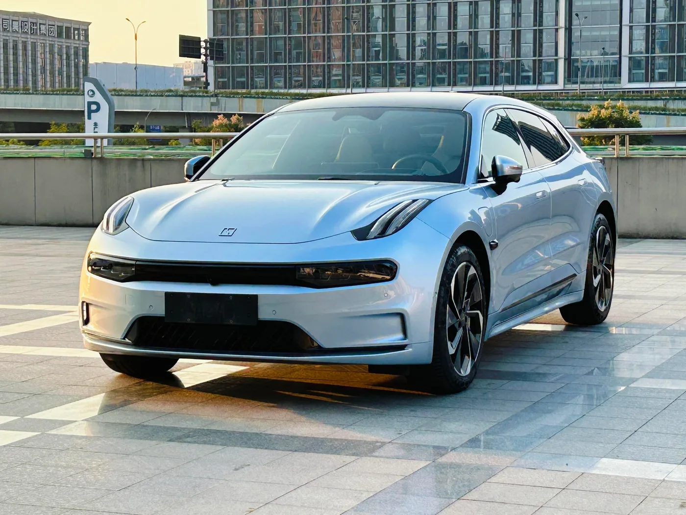 ZEEKR 001