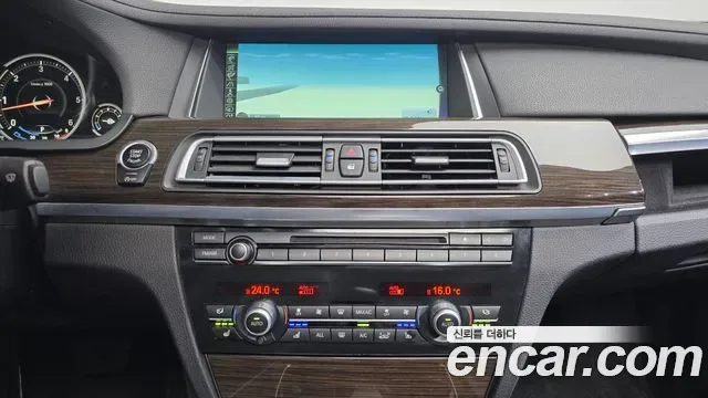 BMW 7-Series F01, 2013 — фото 15