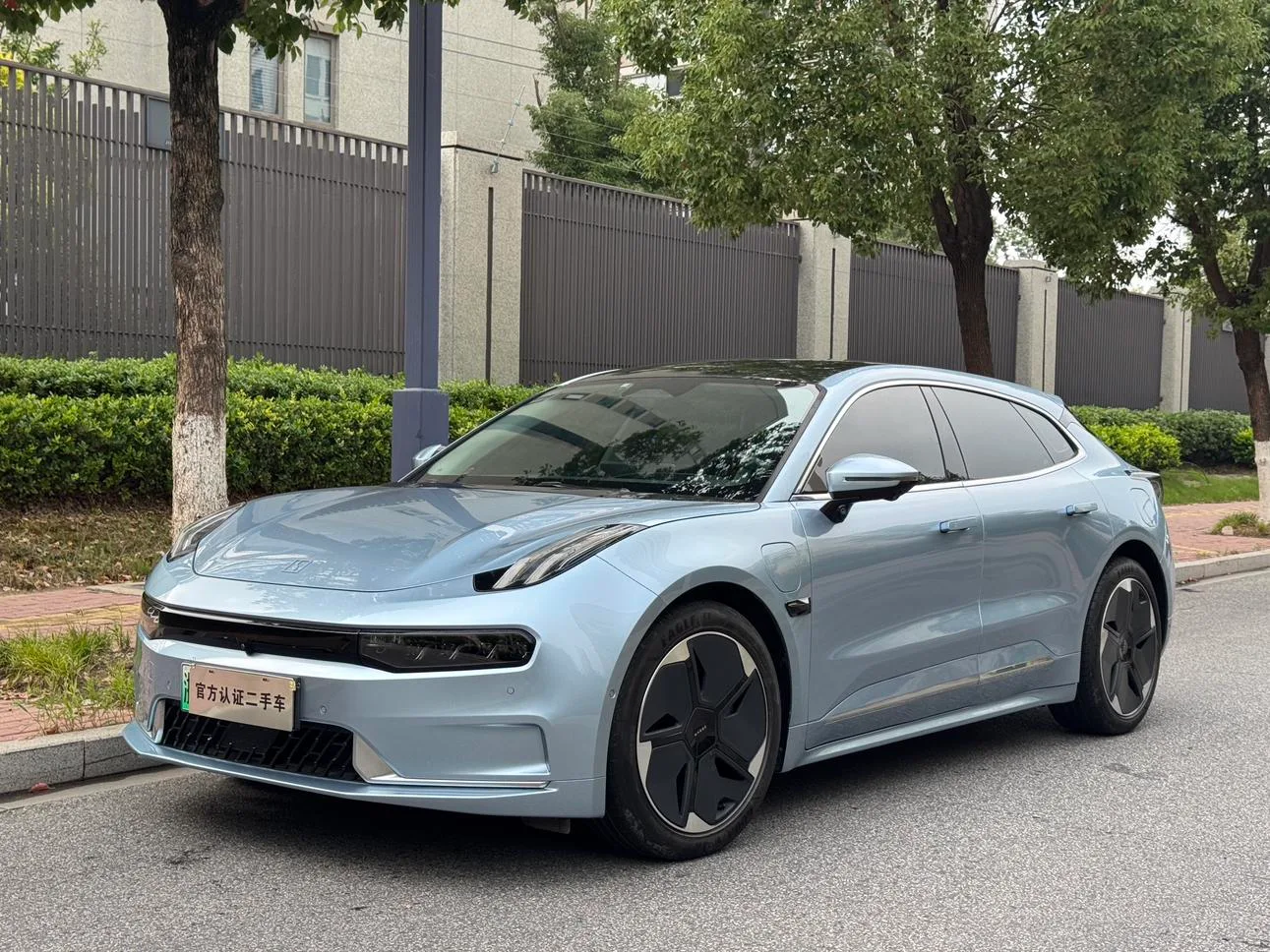 ZEEKR 001