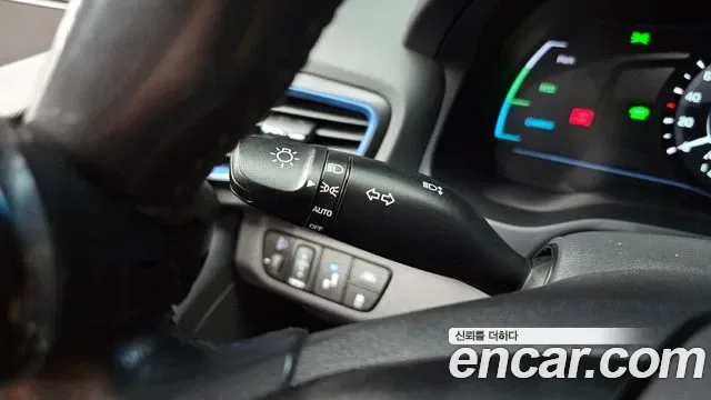 Hyundai Ioniq Ionic Hybrid, 2016 — фото 17