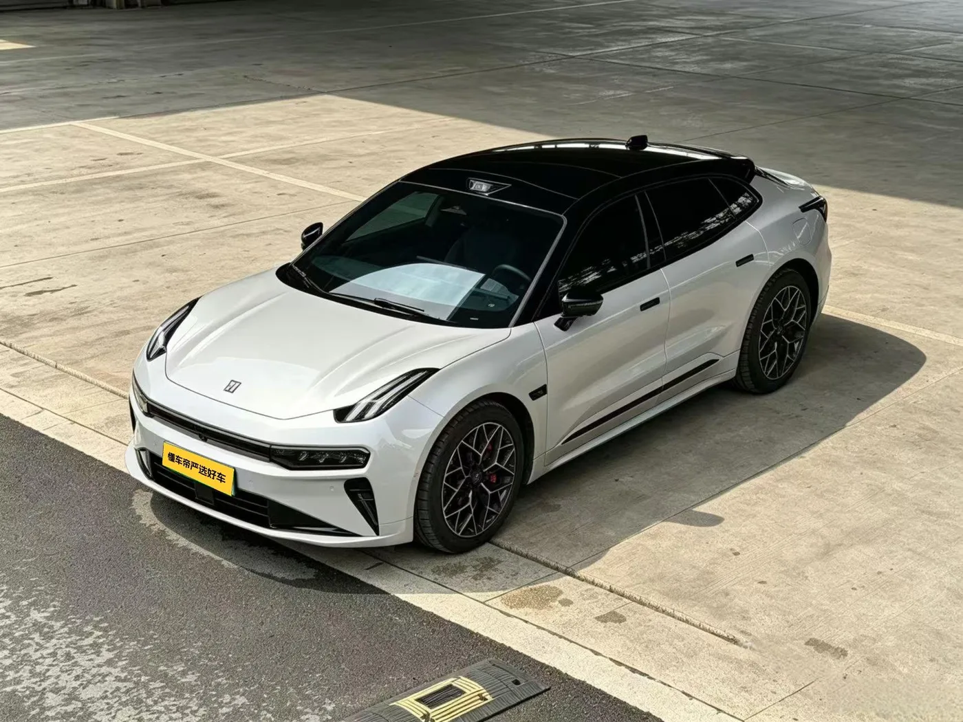 ZEEKR 001