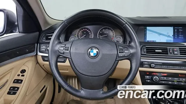 BMW 5-Series F10, 2010 — фото 13