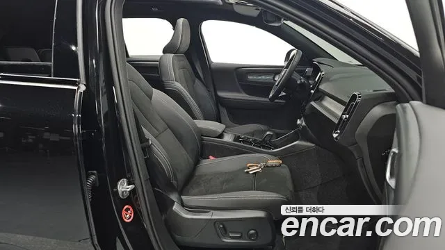 Volvo Xc40, 2025 — фото 10