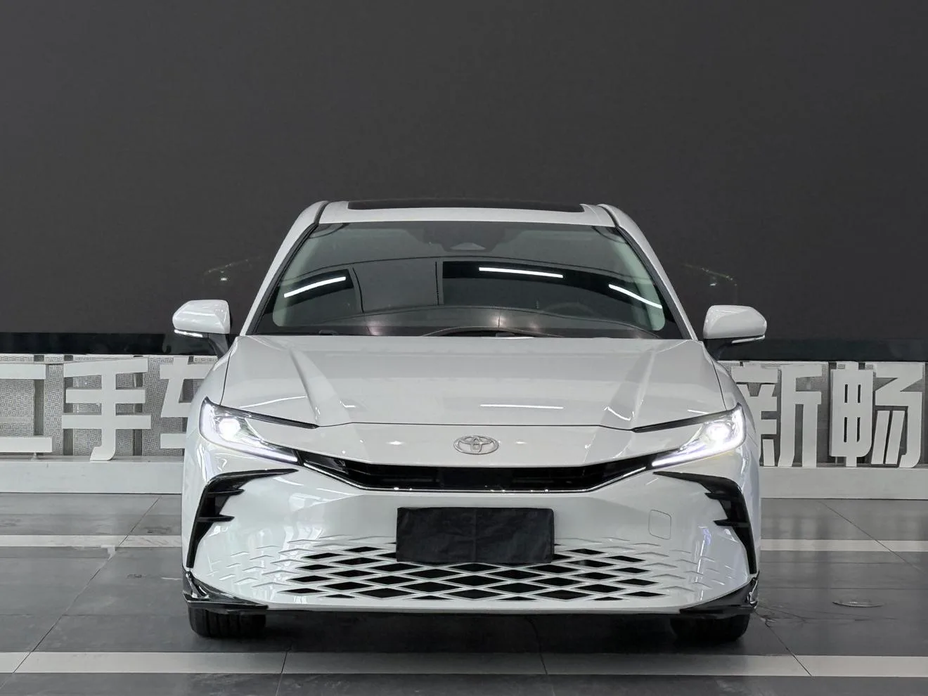 Toyota Camry, 2024 — фото 2