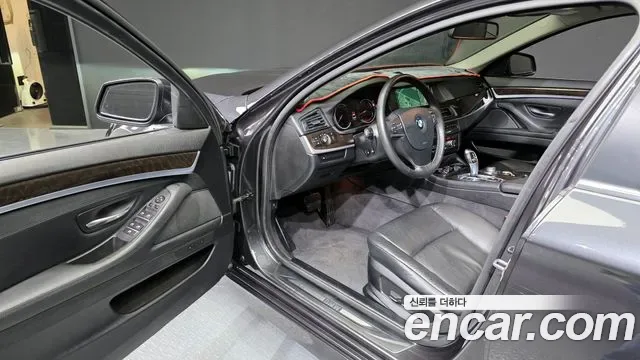 BMW 5-Series F10, 2013 — фото 10