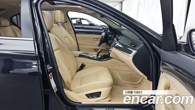 BMW 5-Series F10, 2010 — фото 11