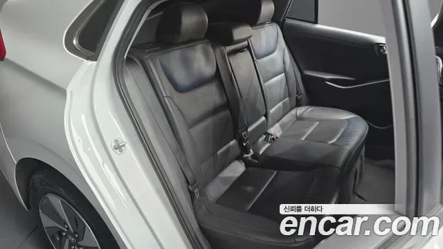 Hyundai Ioniq Ionic Hybrid, 2016 — фото 13