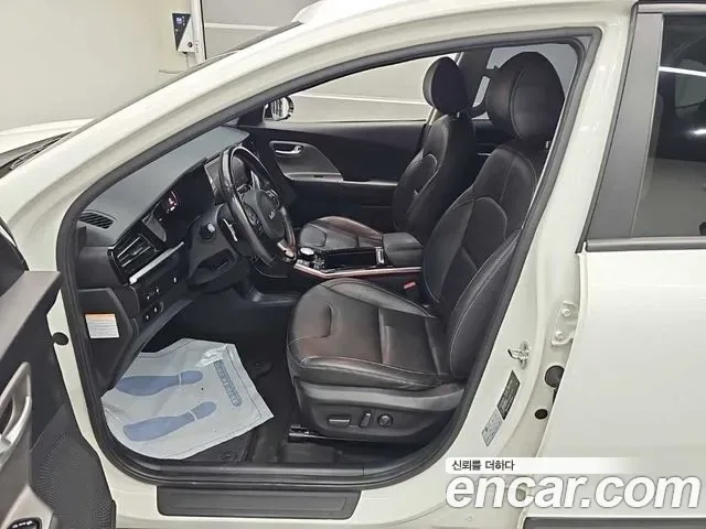 Kia Niro Plus, 2022 — фото 11