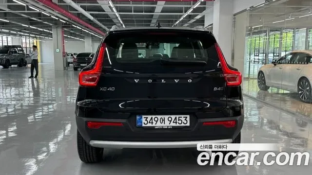 Volvo Xc40, 2025 — фото 4