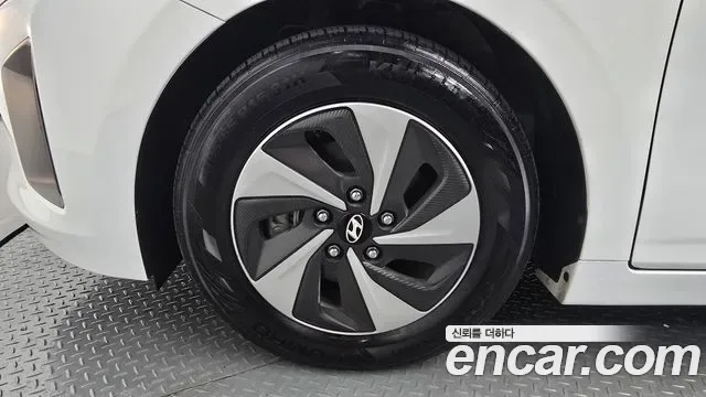 Hyundai Ioniq Ionic Hybrid, 2016 — фото 5