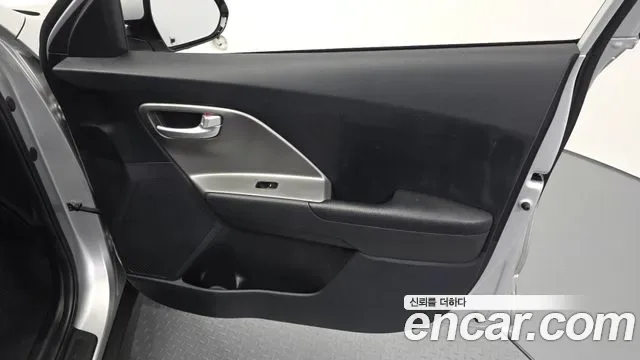 Kia Niro Plus, 2022 — фото 24