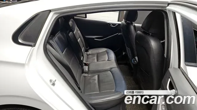 Hyundai Ioniq Ionic Hybrid, 2016 — фото 11