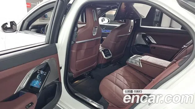 BMW 7-Series G70, 2025 — фото 13