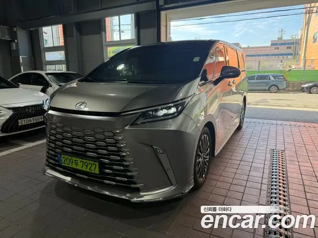 Lexus Lm