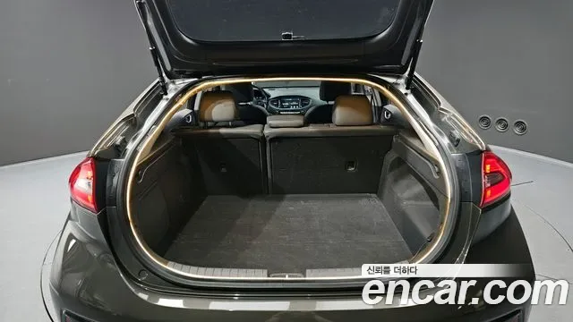Hyundai Ioniq Ionic Hybrid, 2016 — фото 20