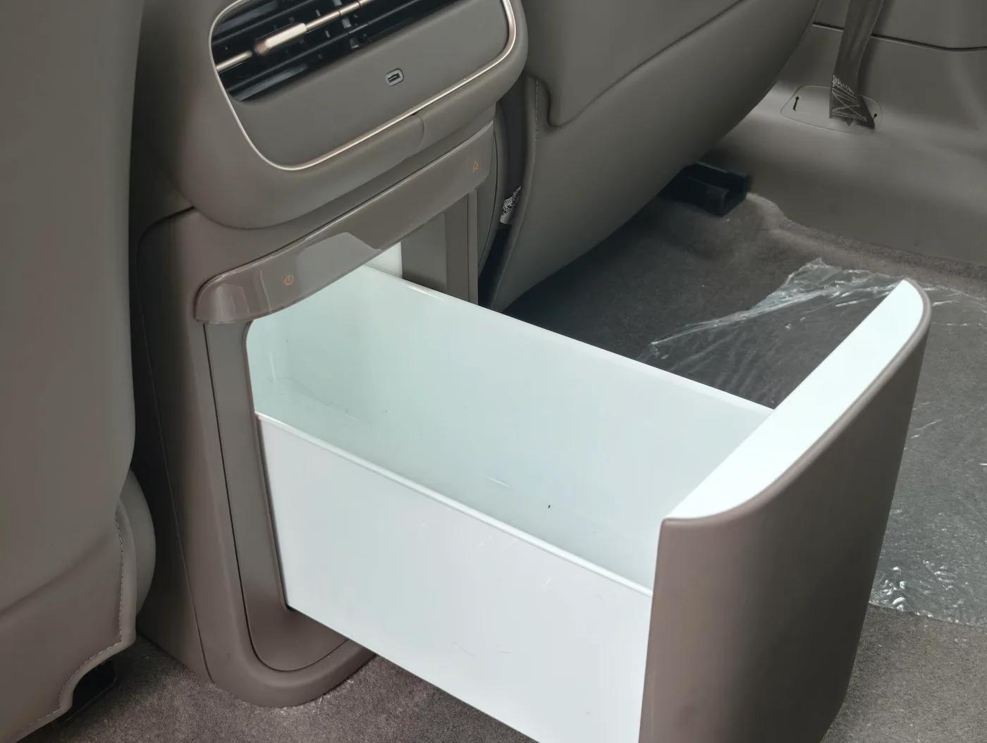 Zhiji Automobile Zhiji LS6, 2026 — фото 17