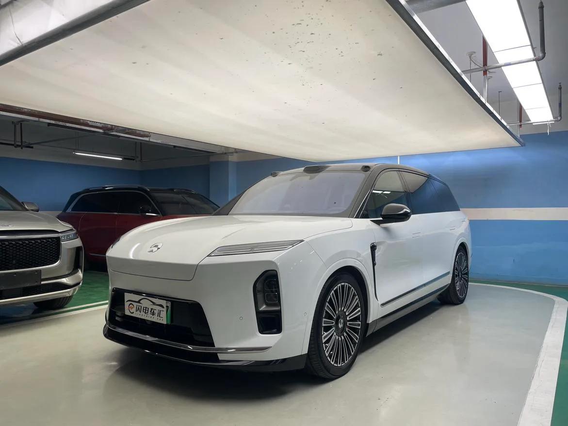 NIO ES8