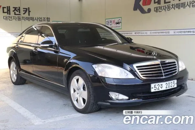 Mercedes-Benz S-Class W221