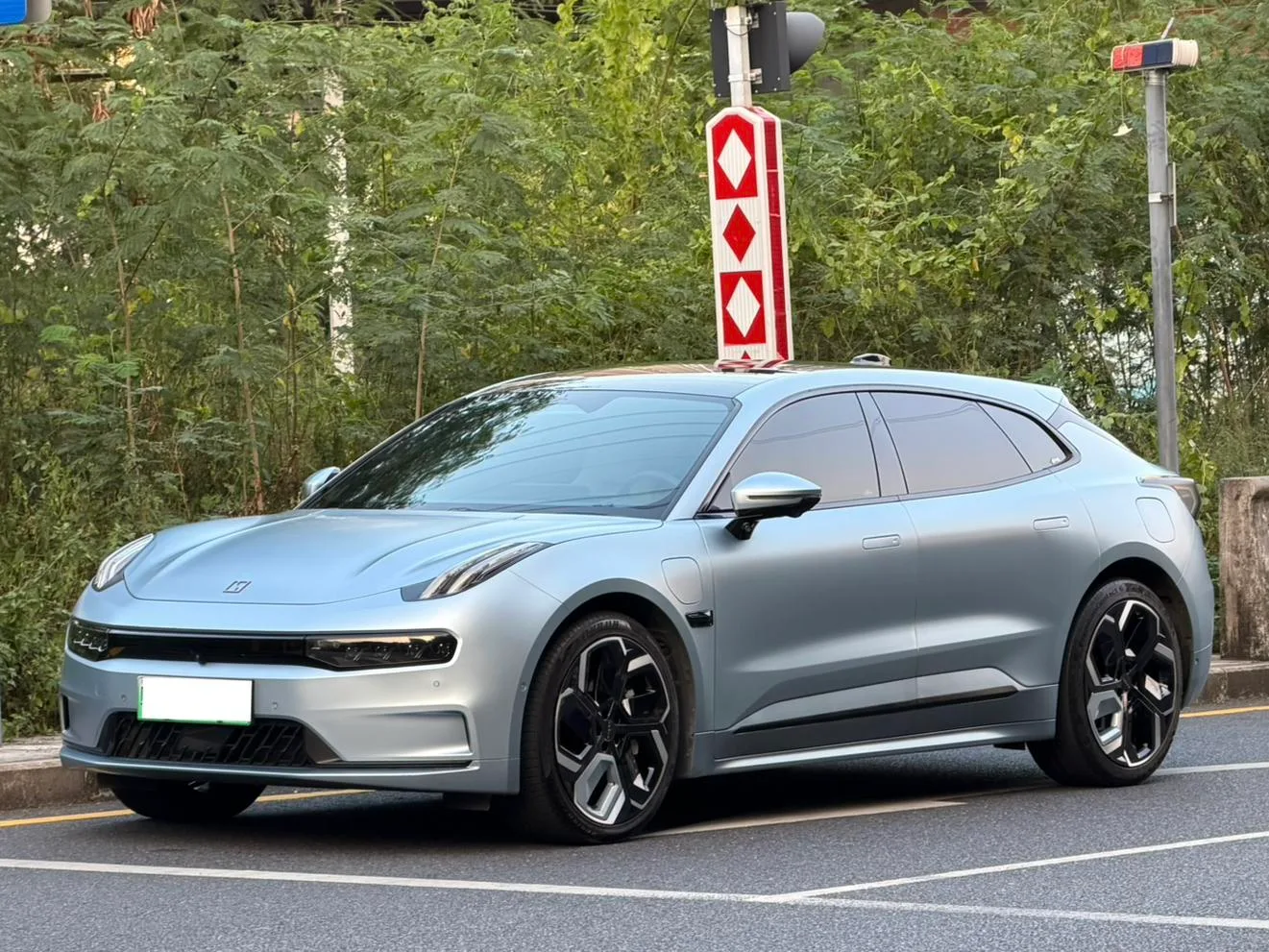 ZEEKR 001