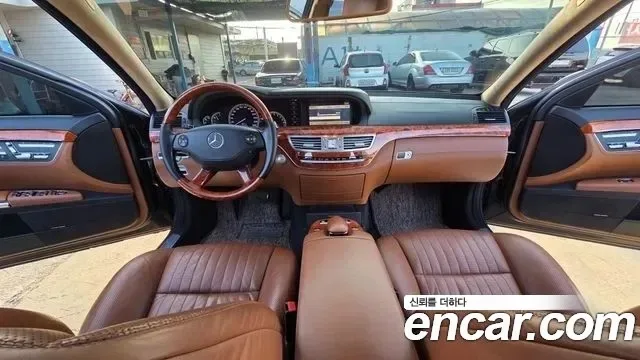 Mercedes-Benz S-Class W221