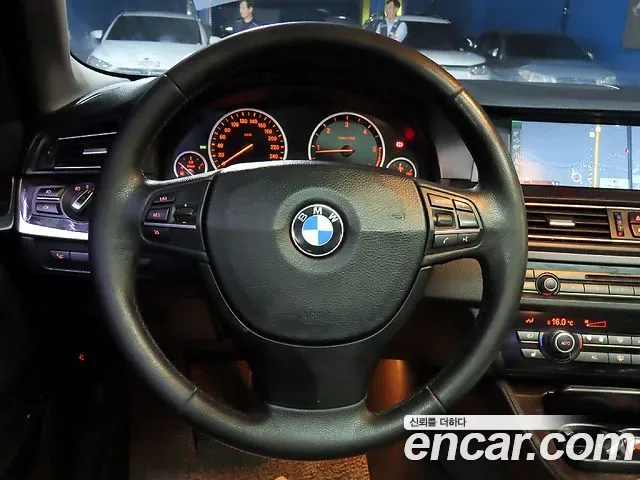 BMW 5-Series F10, 2012 — фото 11