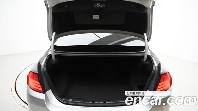 BMW 5-Series F10, 2010 — фото 20
