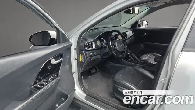 Kia Niro, 2016 — фото 10