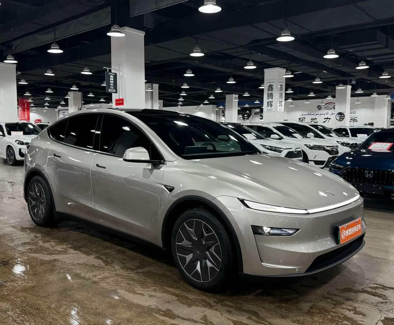 Tesla Model Y L, 2026 — фото 3