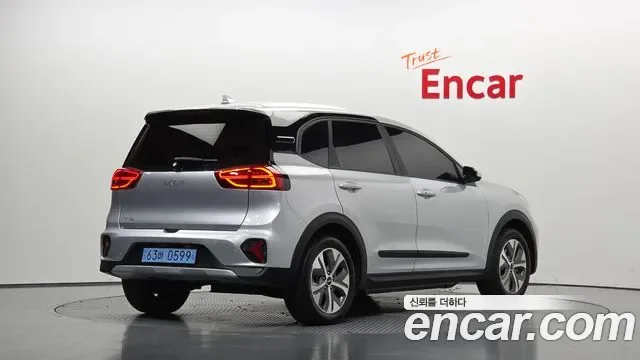 Kia Niro Plus, 2022 — фото 2