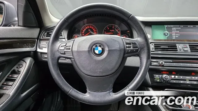 BMW 5-Series F10, 2010 — фото 13