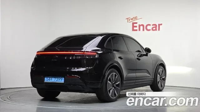 Porsche Macan EV, 2025 — фото 2