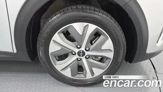 Kia Niro Plus, 2022 — фото 21