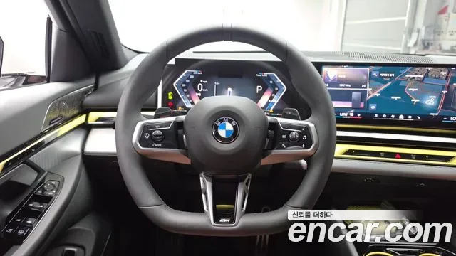 BMW 5-Series G60, 2025 — фото 13