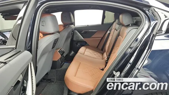 BMW 5-Series G60, 2025 — фото 26