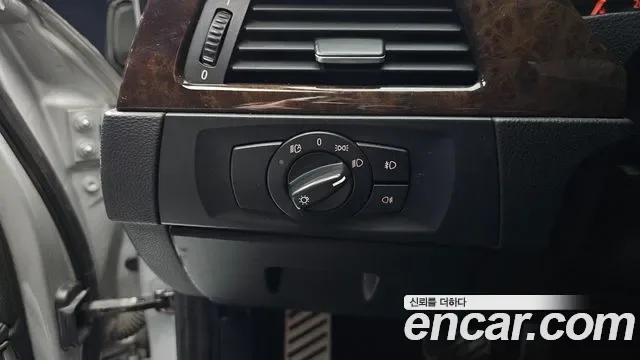 BMW 3-Series E90, 2005 — фото 16