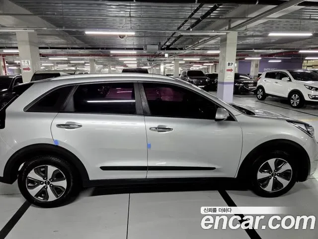 Kia Niro, 2016 — фото 8