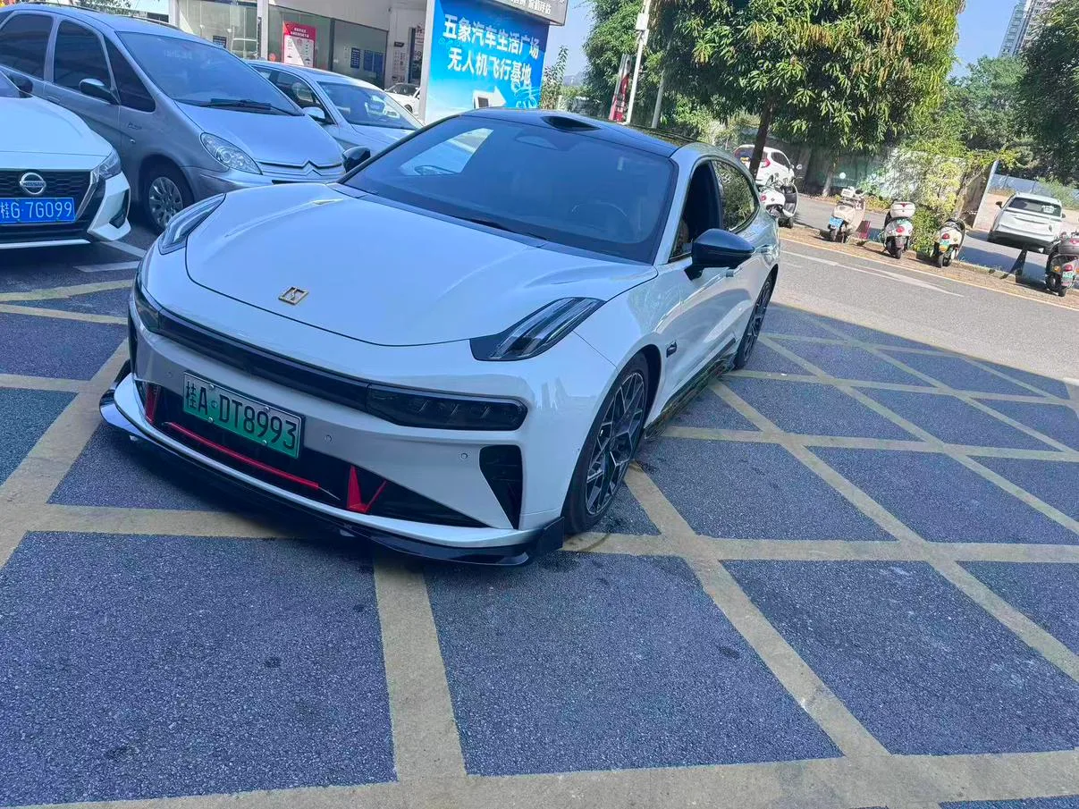 ZEEKR 001