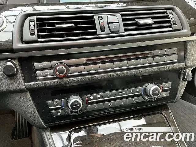 BMW 5-Series F10, 2010 — фото 14