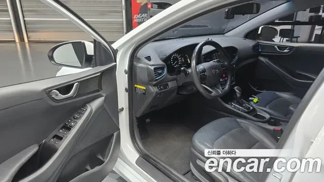 Hyundai Ioniq Ionic Hybrid, 2016 — фото 11