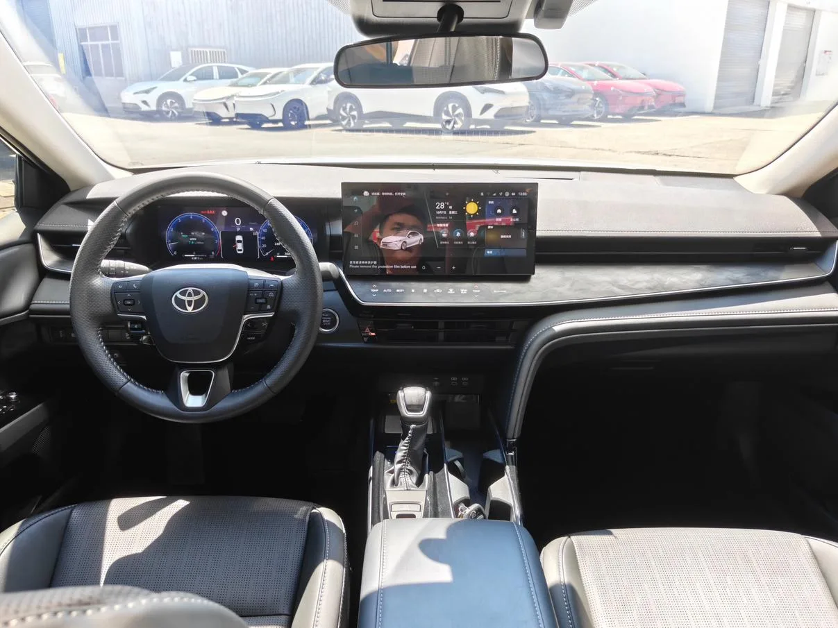 Toyota Camry, 2024 — фото 10