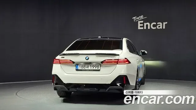 BMW 5-Series G60, 2025 — фото 4