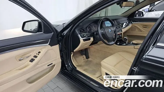 BMW 5-Series F10, 2010 — фото 10