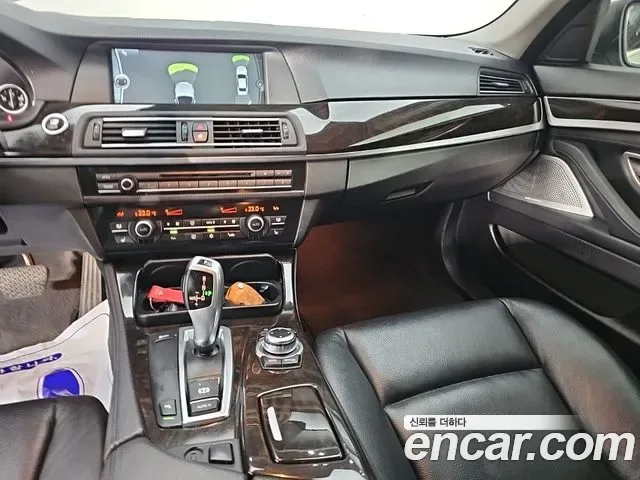 BMW 5-Series F10, 2010 — фото 10