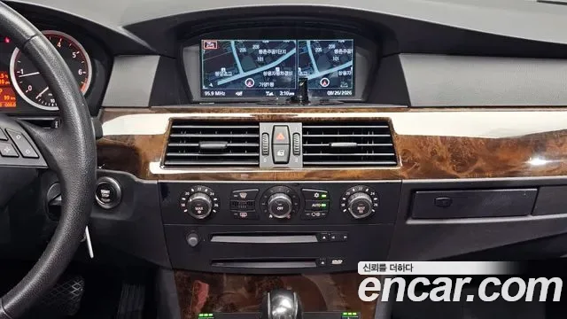 BMW 5-Series E60, 2006 — фото 16