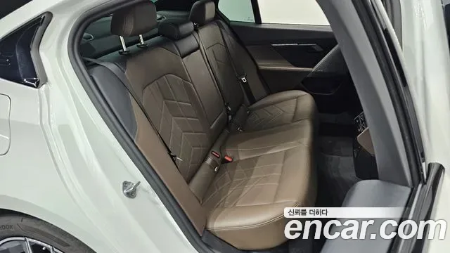 BMW 5-Series G60, 2025 — фото 11