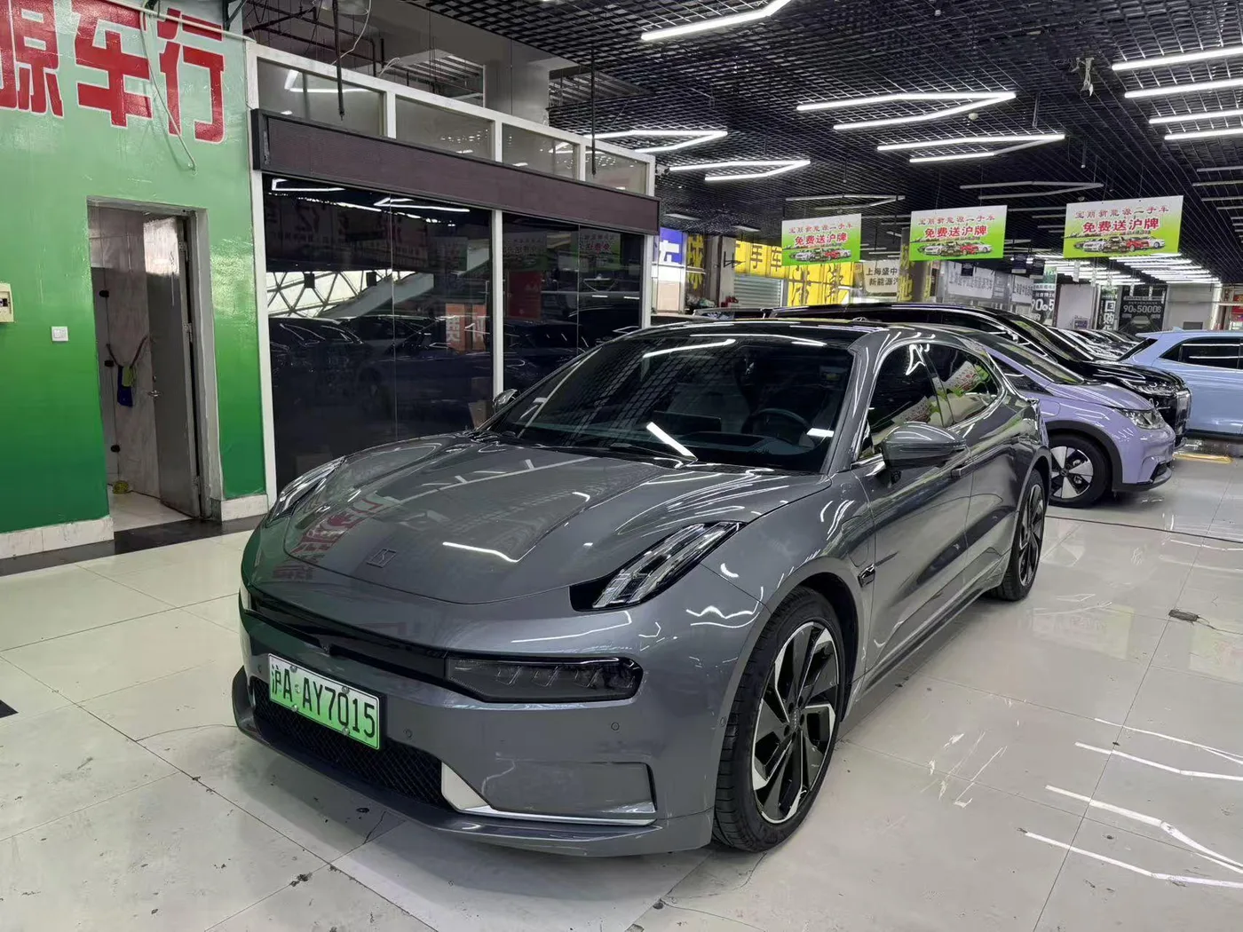 ZEEKR 001