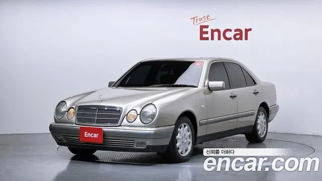 Mercedes-Benz E-Class W210