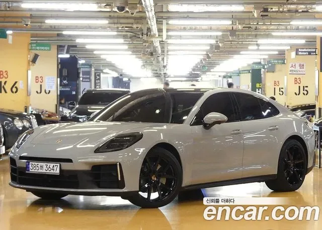 Porsche Panamera 976