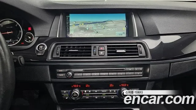 BMW 5-Series F10, 2013 — фото 12